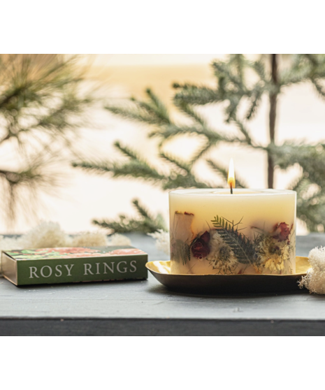 An oval candle with real botanicals inside and a spicy apple scent, featuring notes of cinnamon, clove, nutmeg, and vanilla. Burn time: 60 hours.