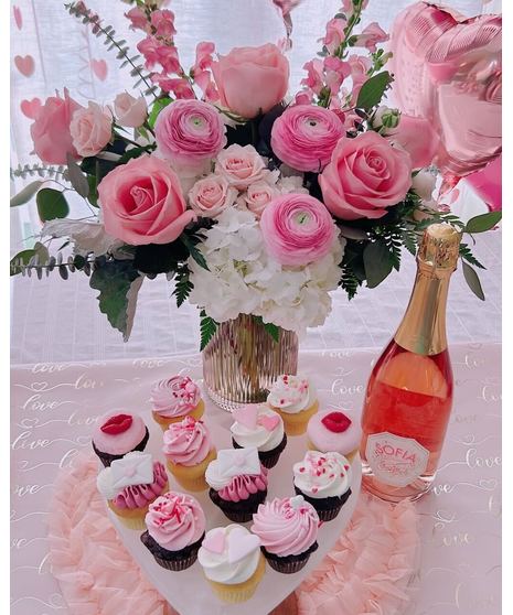 Pink Champagne - Includes Wine & Cupcakes