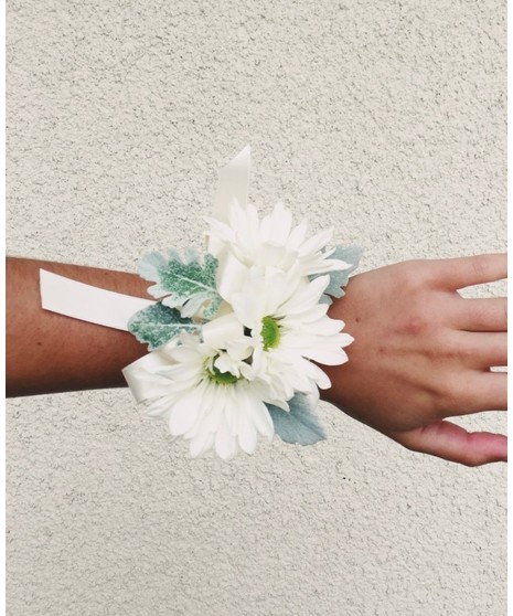 Broadneck Ball - Simply Daisies Corsage